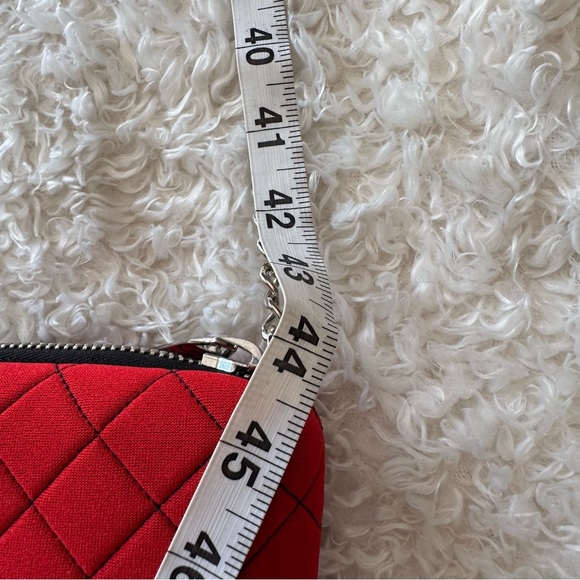 Leghila Italy Neoprene Red Diamond Pattern Crossbody Bag Silver chain strap - Picture 8 of 14